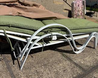 1 year old lounge chairs with cushions 