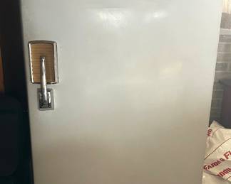 1950s GE Refrigerator in Excellent Working Condition