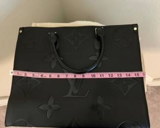 LV Totel Black NEVER USED - LIVE AUCTION