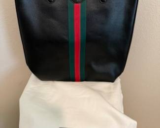 Tote LIVE AUCTION ITEM