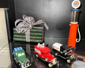 Vintage Standard Oil and Gulf DieCast Model Cars and Gas Pump Collection