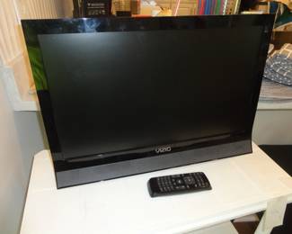 22" TV Vizio model E2211VA