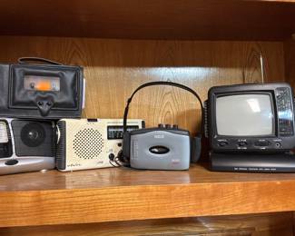 Dynamo rechargeable AM/FM Band world radio with box crank radio/RCA audio Am/FM stereo cassette player