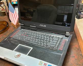 Huge 17 inch screen, Dell and Inspiron  9300 