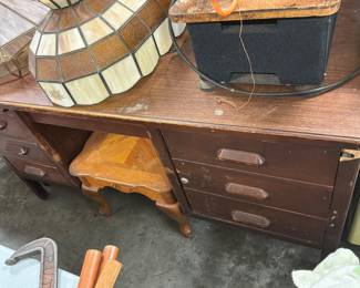 Pre sale Desk $25 call 713 254-4590