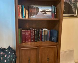 Bookcase has three shelves in good condition