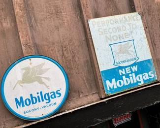 587 Mobilgas Repro Signs