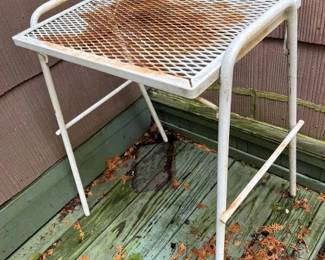 587 Vintage Metal Mesh Patio Side Table