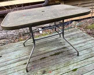 587 Glass Top Patio Umbrella Table