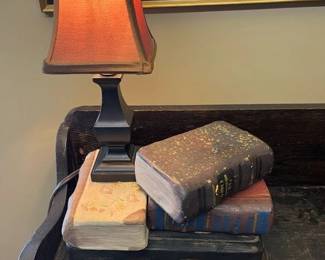 587 Vintage Book Decor Table Lamp