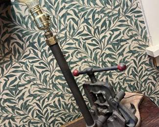 587 Reed Mfg. Pipe Vice Lamp
