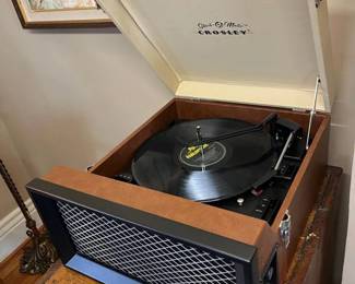 587 Crosley StackOMatic Turntable