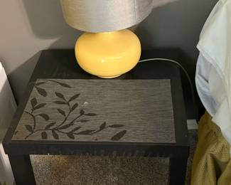 table with lamps