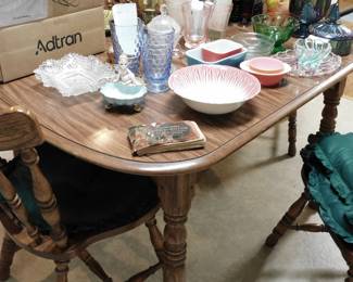 Dining Table w/6 chairs, 2-leaves, (very nice)