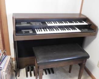 Yamaha Electric Organ, (very nice)