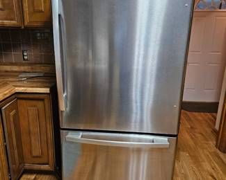 Stainless Whirlpool Refrigerator w/Bottom Freezer (very nice)