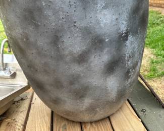300+lb outdoor plant pot 