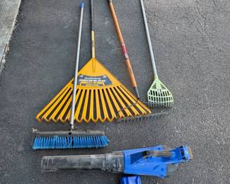 gr Kobalt 24V Max Brushless Cordless Blower with Charger and Gardening Tools Set