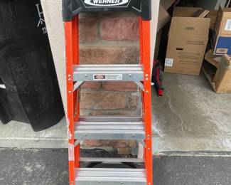gr Werner 4Foot Fiberglass Step Ladder