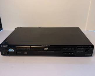 e Sony DVPS560D CDDVD Player