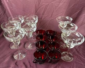 k Set of 16 Glassware Pieces Including Clear Margarita Glasses and Red Glass Cups