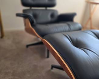 Authentic Herman Miller Eames Lounge Chair & Ottoman Black Leather Walnut