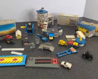 Die-Cast Vehicle Playset with Accessories
