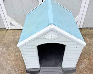 144 OutdoorDogHouse