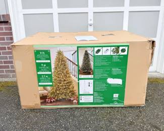 73 9ftArtificialChristmasTree