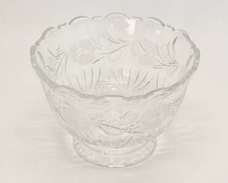 134 CrystalEtchedFloralDesignPedestalBowl