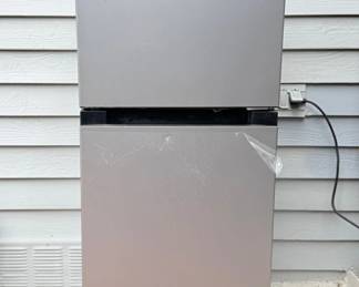 21 MideaCompactRefrigeratorFreezer