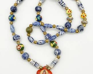 51 ChinesePorcelainBeadedLariatNecklacewHeartShapedPendant