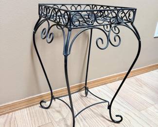 117 WroughtIronPlantStand
