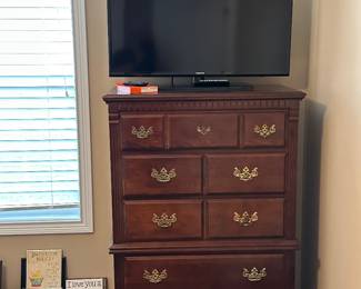 Athens furniture Chest of drawers and nightstand