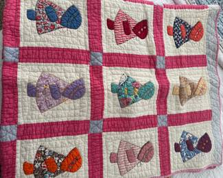 Little Dutch girl quilt in red and blue. 