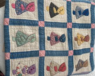 Little Dutch girl quilt in blue and pink