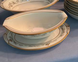 graby boat and vegetable dish