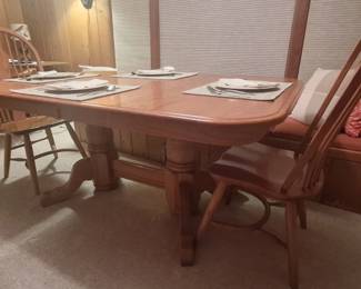 Amish Furniture Gallery Oak Pedestal Table. 4 leaves. 8 chairs. Extends to around 110 inches. 