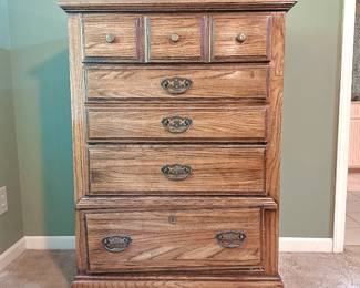 4-Drawer Chest of Drawers