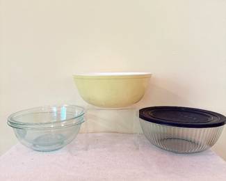 Pyrex bowls