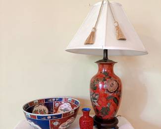 Asian-style porcelain vase table lamp