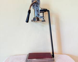 Vintner's Reserve table-top wine bottle opener