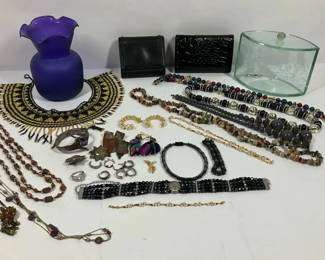 Mixed Jewelry and Decorative Accessories Group