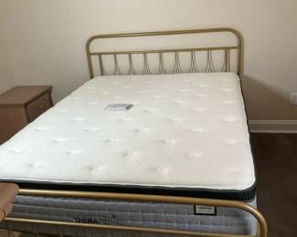 Queen Size Bed By Yaheetech W Therapeutic Mattress