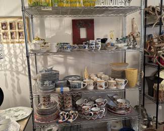 Part selection of misc. decorative items to be sold