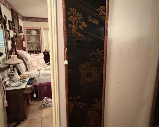 Lacquered chinoiserie decorated & gilded pier panel - 1 of a pair