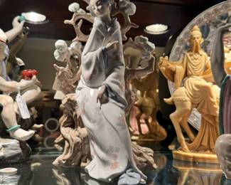 Large Lladro figure of a young girl