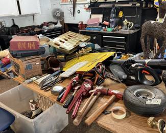 Part selection of a large group of hand & power tools in sale