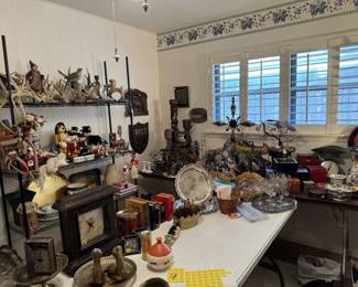 Part selection of misc. decorative items to be sold
