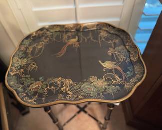 Top decorations of lacquered tray table